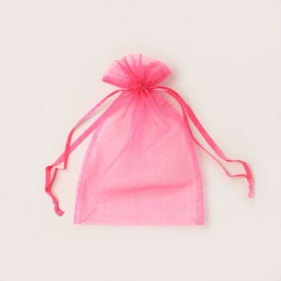 Size: 22x15cm Fuchsia pink organza gift bag