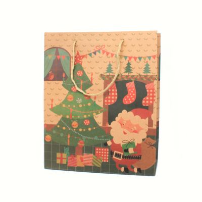 32x26x12cm. Christmas scene print gift bag