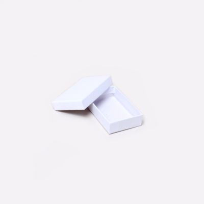 8x5x2cm. NO INSERT. White gift box.