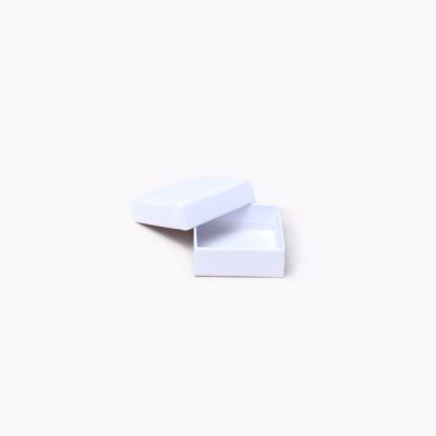 5x5x2cm. NO INSERT. White gift box