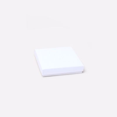 9x9x2cm. NO INSERT. White gift box