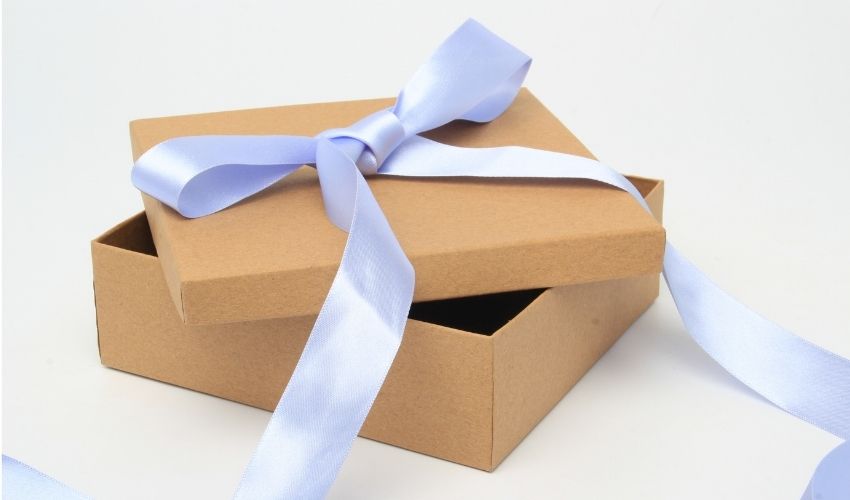 Packaging Trends 2025 - Kraft gift box with ribbon bow